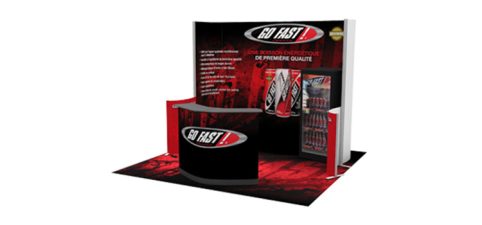 Impression sur tapis sous un kiosque d'exposition