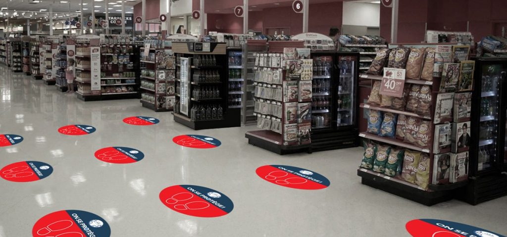 Autocollants de plancher qui délimitent les files d'attente